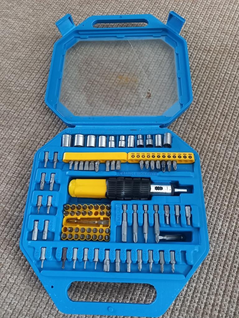 Schroevendraaierset met diverse bits en doppen, Ophalen of Verzenden, Gebruikt