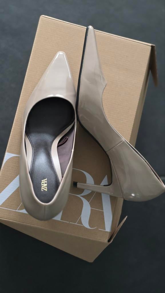 Zara pumps beige lak maat 37, Ophalen of Verzenden, Zo goed als nieuw, Beige