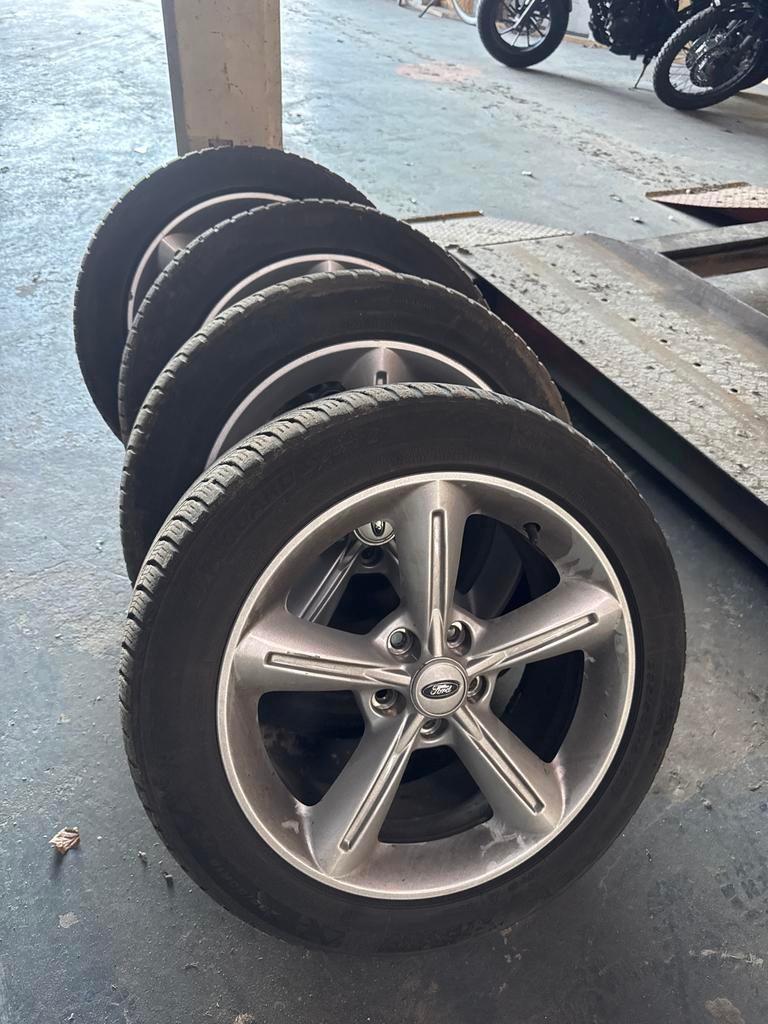 Winterbanden op originele Ford Mustang velgen 18 inch, Ophalen, Gebruikt
