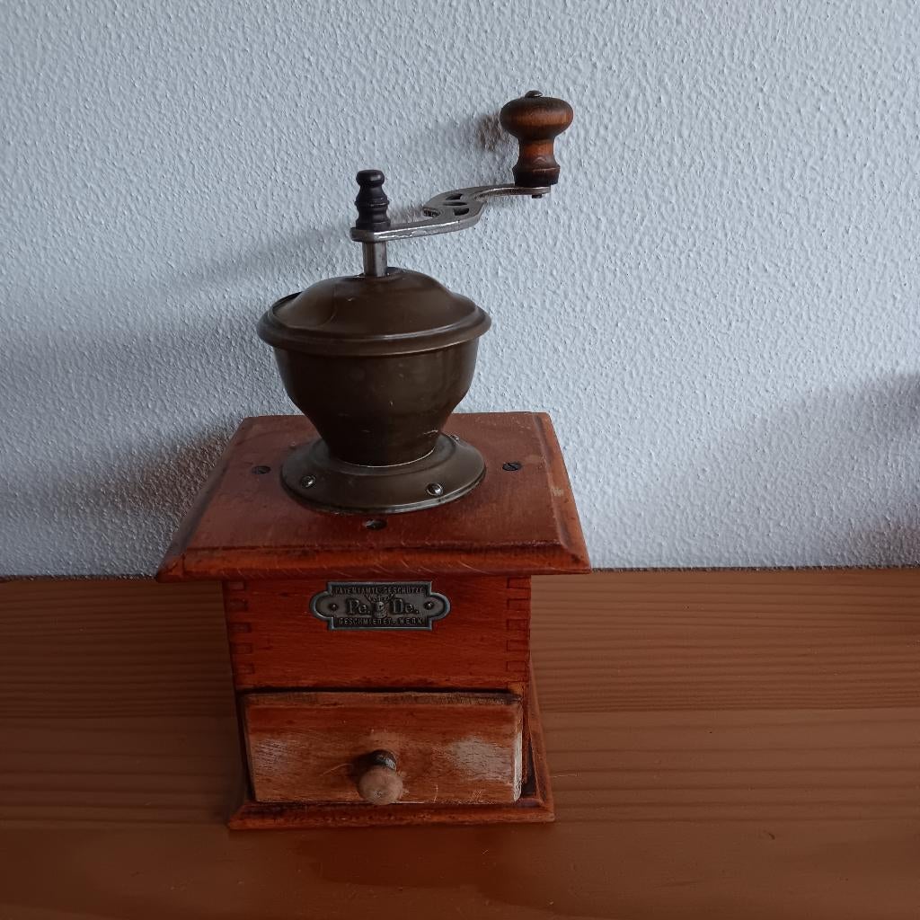 Koffiemolen, PeDé., Antiek en Kunst, Antiek | Keukenbenodigdheden, Ophalen of Verzenden