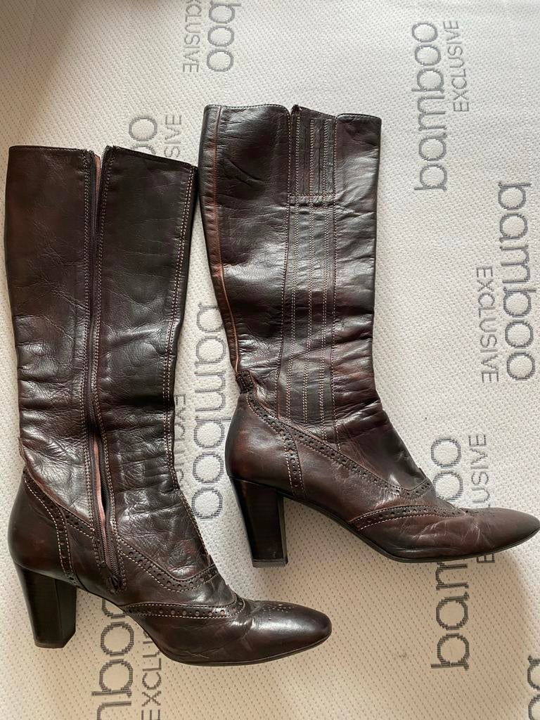 Leren hoge laarzen rood bruin mt 39, Kleding | Dames, Schoenen, Ophalen of Verzenden, Gedragen, Bruin, Hoge laarzen