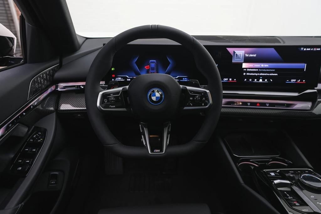 BMW 5 Serie Touring 530e M Sport Automaat / Panoramadak / Tr, Automaat, 1998 cc, Achterwielaandrijving, Zwart