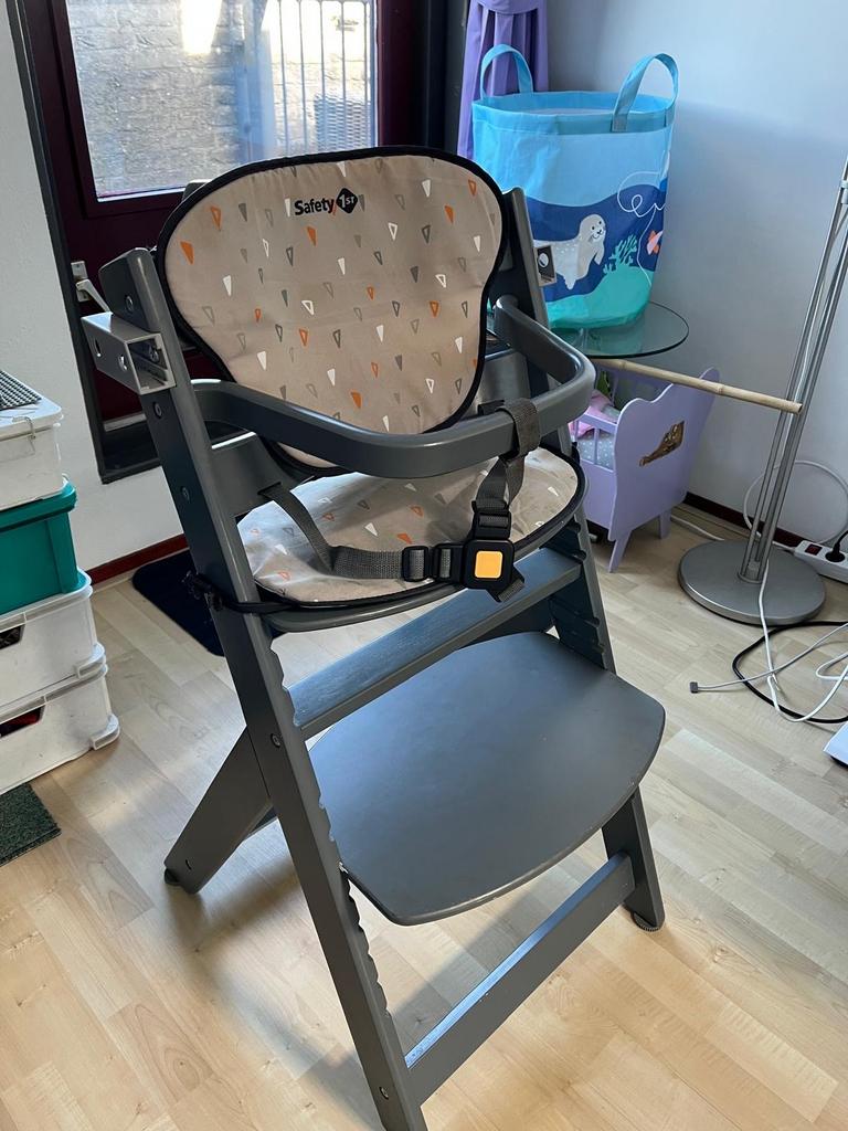Safety 1st kinderstoel (grijs), Kinderen en Baby's, Ophalen, Gebruikt, Meegroeistoel, Afneembaar eetblad
