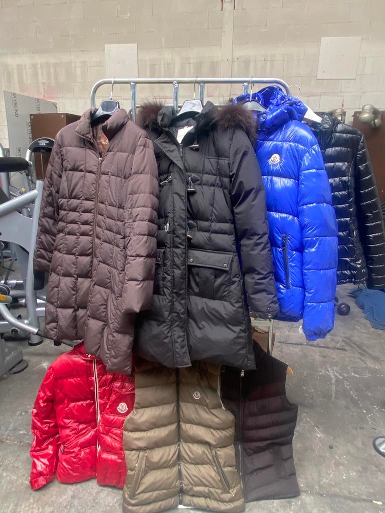 Moncler jassen dames  winterjas bodywarmer !!!!, 150 liter of meer, Ophalen of Verzenden, Zo goed als nieuw