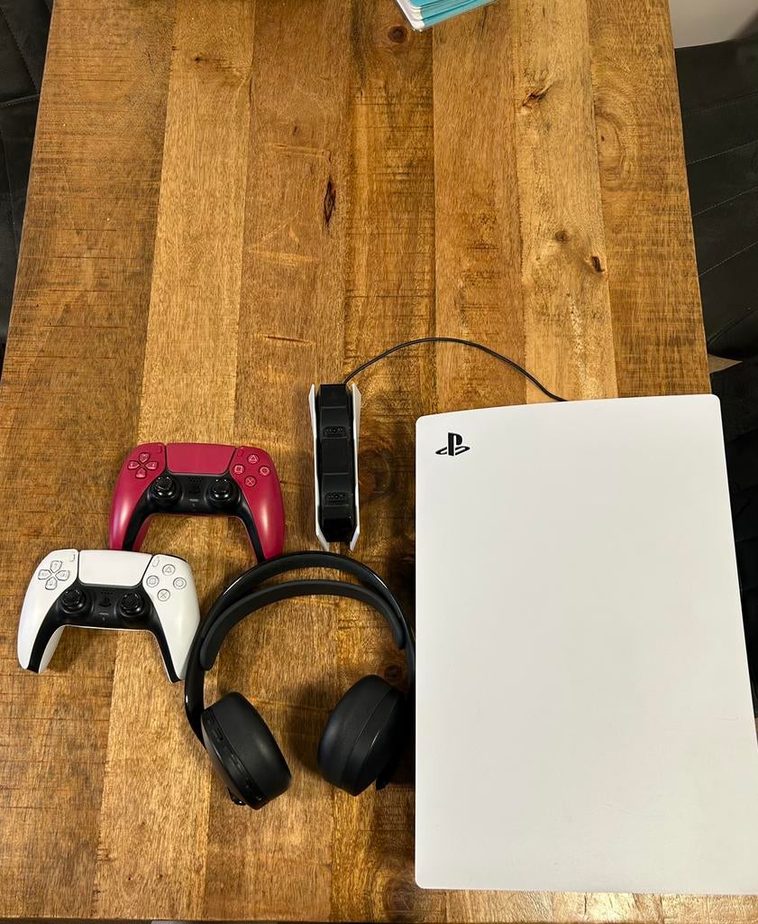 PlayStation 5 met 2 controllers,oplaadstation en een headset, Ophalen of Verzenden, Zo goed als nieuw