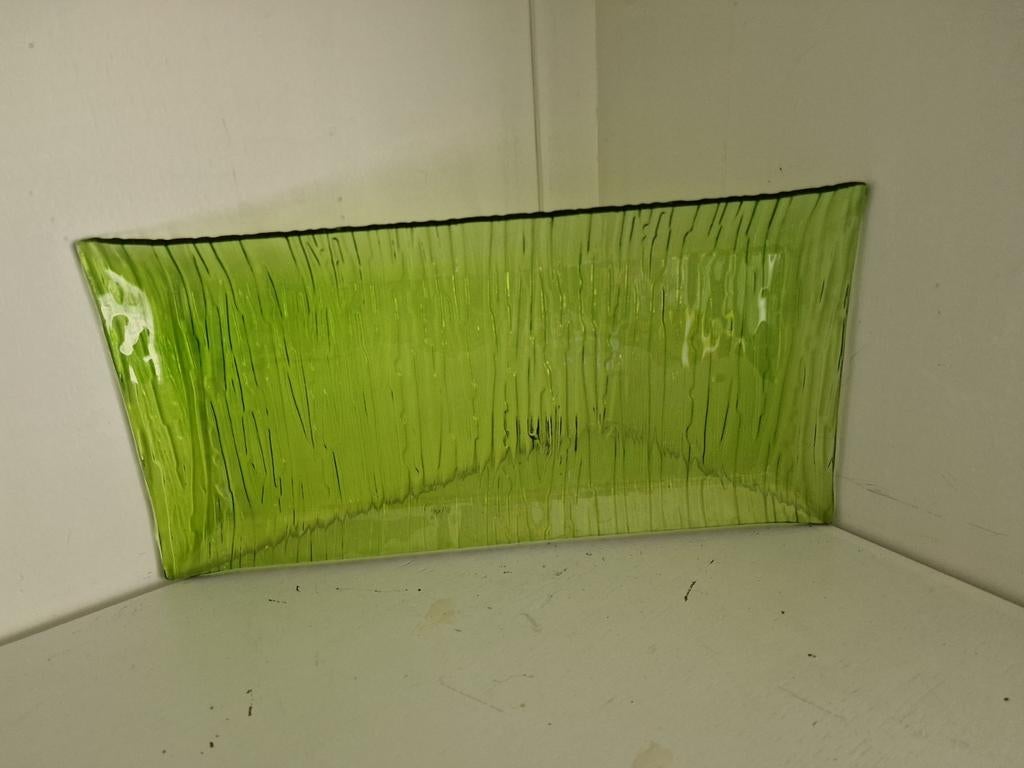 Groene glazen cakeschaal / serveerschaal, Antiek en Kunst, Antiek | Glas en Kristal, Ophalen of Verzenden