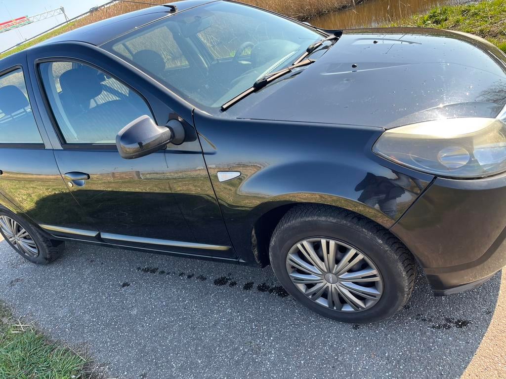 Dacia Sandero 1.2 16V 2010 Zwart, Auto's, Dacia, Voorwielaandrijving, Parkeersensor, Stof, 74 pk