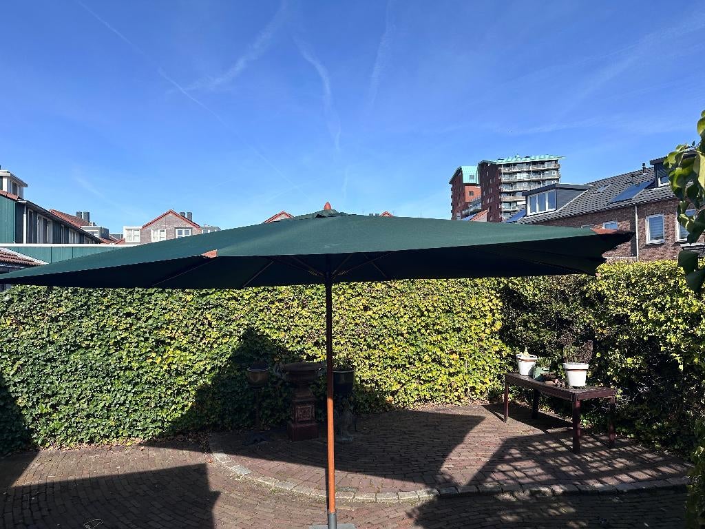 Houten parasol (4 bij 3 meter), Tuin en Terras, Parasols, Ophalen, Verstelbaar, Zo goed als nieuw, Stokparasol