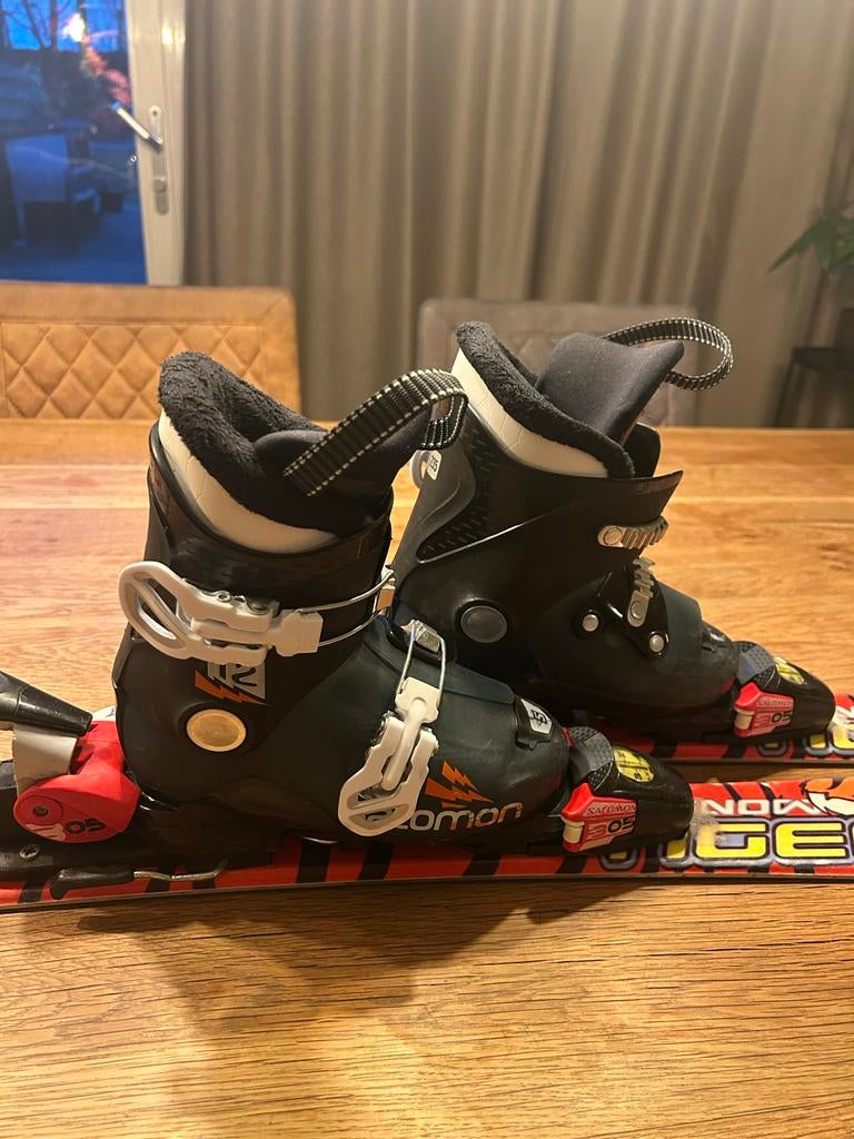 Kinderskischoenen maat 28 met ski's 80 cm, Sport en Fitness, Skiën en Langlaufen, Gebruikt, Ophalen of Verzenden, Skiën, Minder dan 100 cm