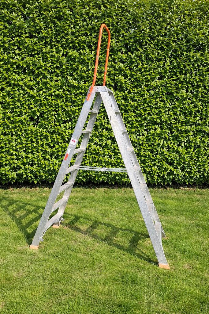 Wiensesse aluminium trap 8 treden / huishoudtrap met beugel, Ophalen, Gebruikt, Minder dan 2 meter