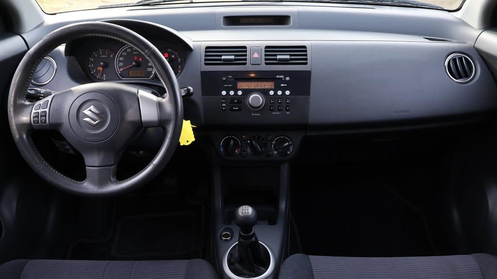 Suzuki Swift 1.3 Shogun 93pk|Airco|MF.stuur|LMV|Nw.apk!, Auto's, Suzuki, Voorwielaandrijving, Stof, Zwart, 400 kg