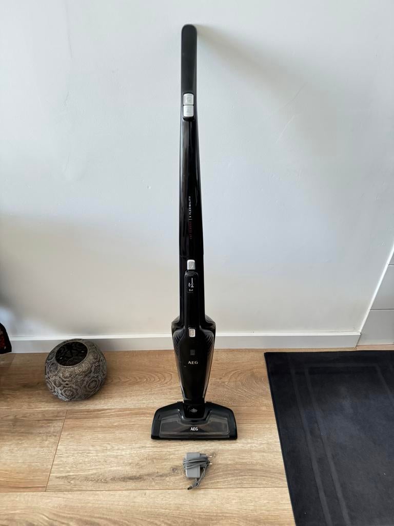 AEG steelstofzuiger 2-in 1 met kruimeldief, Witgoed en Apparatuur, Ophalen of Verzenden, Gebruikt, Stofzuiger