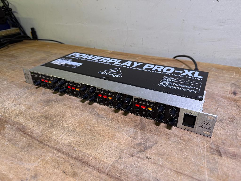 Behringer HA4700 Headphone mixing & amplifier, Ophalen of Verzenden, Zo goed als nieuw