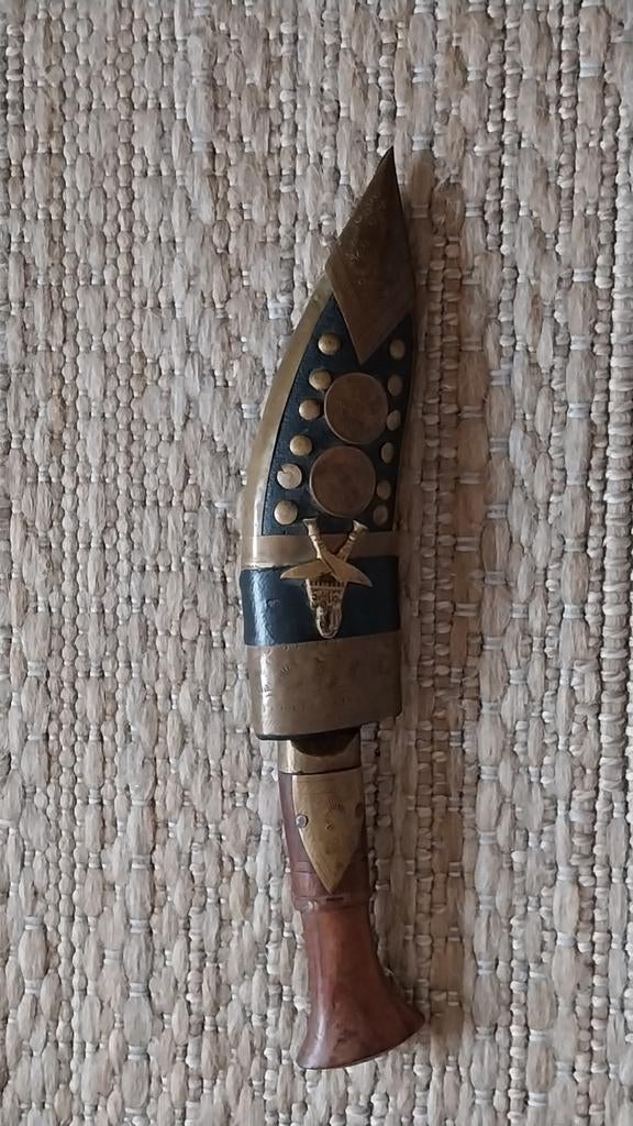 Prachtige handgemaakte kukri uit Nepal, ingelegd met brons e, Ophalen of Verzenden, Overige gebieden, Mes of Dolk