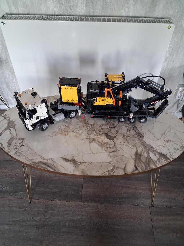 Lego Technic Volvo EC230 graafmachine met vrachtwagen, Ophalen, Groter dan 1:32, Truck, Overige merken