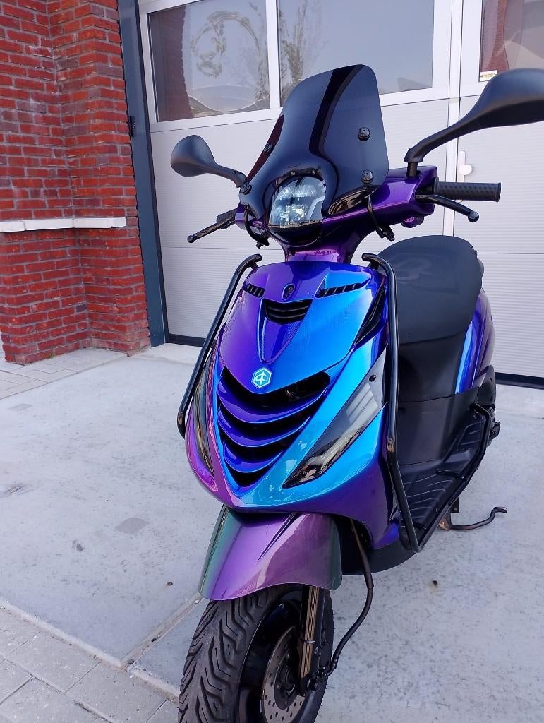 Piaggio Zip 4T Scooter RS-1 Glans Air Azure Blauw LED (BROM), Overige modellen, Maximaal 45 km/u, N.V.T., Zo goed als nieuw