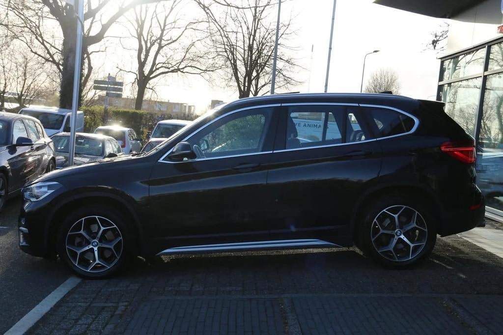 BMW X1 SDrive20i High Executive PANO-DAK DEALER € 20.995,0, 1998 cc, Zwart, Bedrijf, SUV of Terreinwagen