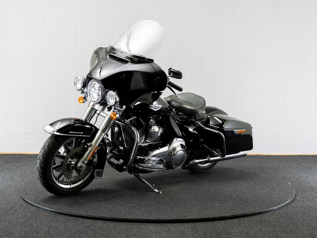 Harley-Davidson FLH Electra Glide (bj 2015), LED Verlichting, Bedrijf, Toermotor, Laan van Vredenoord 33
2289 DA  Rijswijk ZH, NL