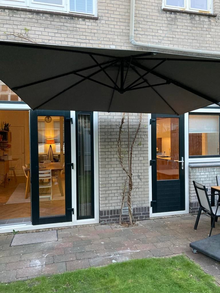 Grote grijze zweefparasol van Vinci met parasolvoet, Tuin en Terras, Parasols, Ophalen of Verzenden, Zo goed als nieuw, 3 tot 4 meter