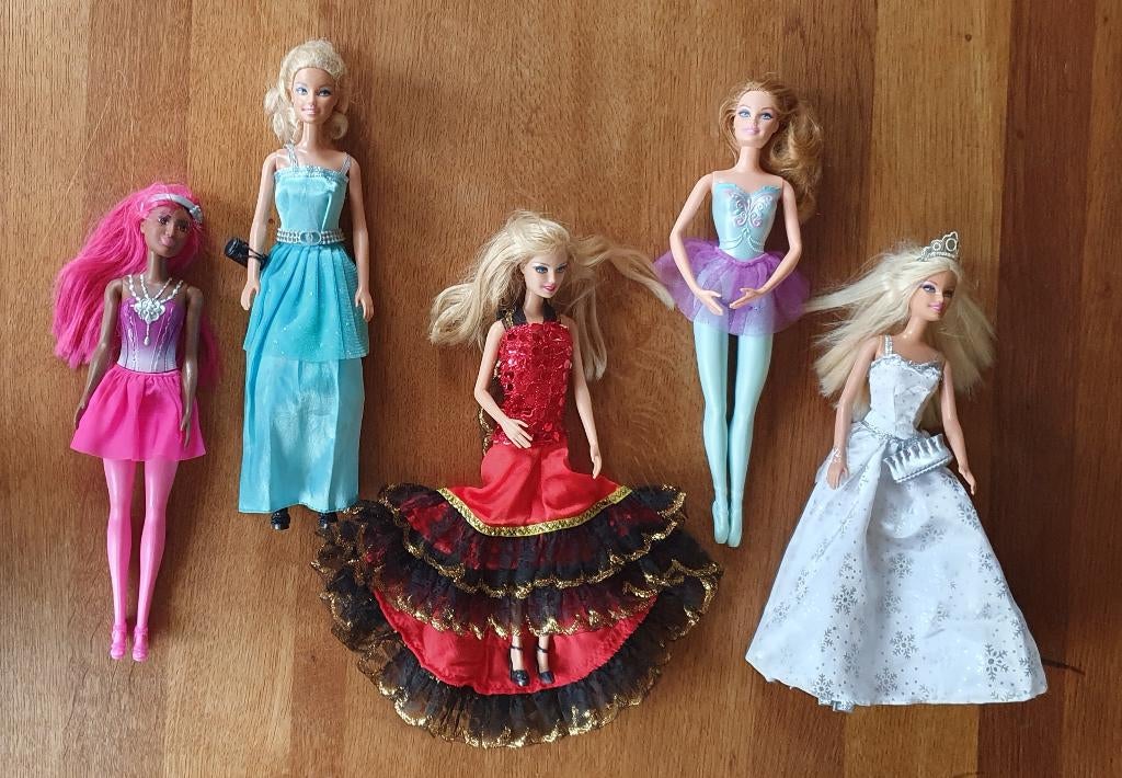 Barbie mattel 27 jaar jong uit 1998 per stuk €5, Ophalen of Verzenden, Gebruikt, Barbie
