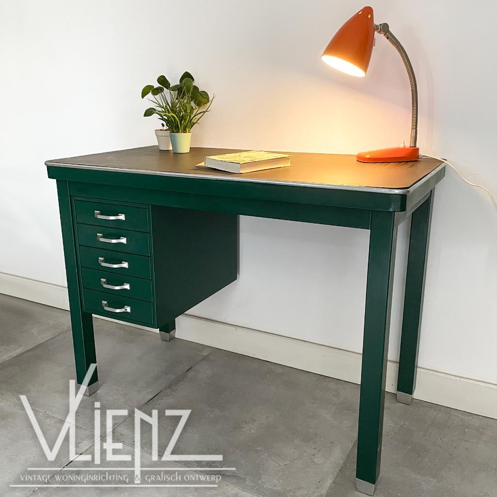 Vintage, industrieel stalen bureau groen met lades, Huis en Inrichting, Bureaus, Gebruikt, Ophalen