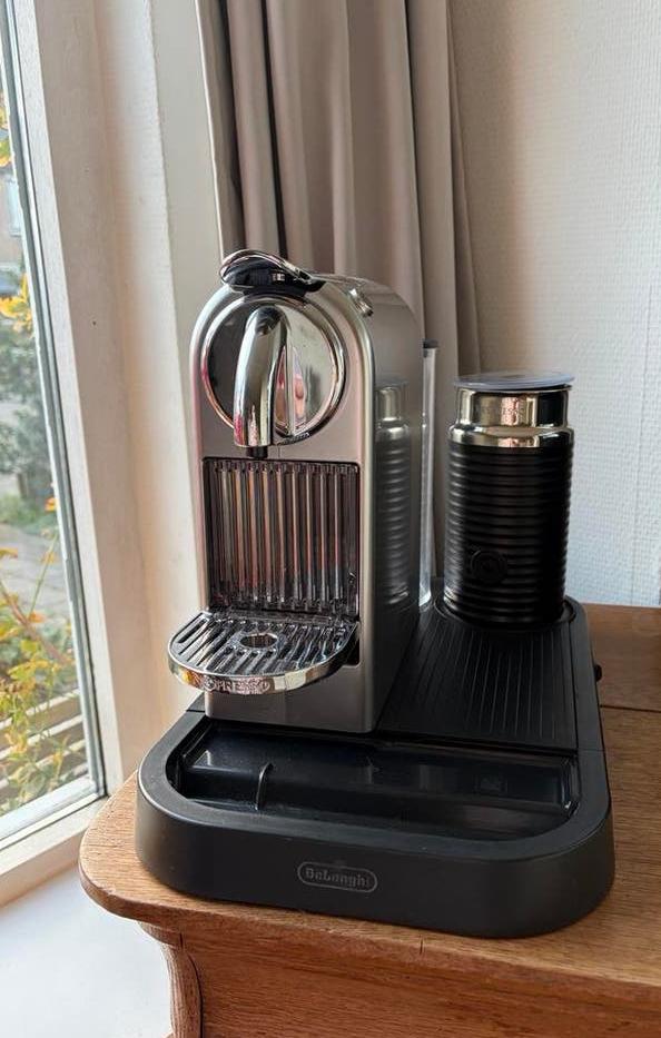 Nespresso Magimix Citiz met melkopschuimer Delonghi, Ophalen, Gebruikt, Espresso apparaat, Koffiepads en cups