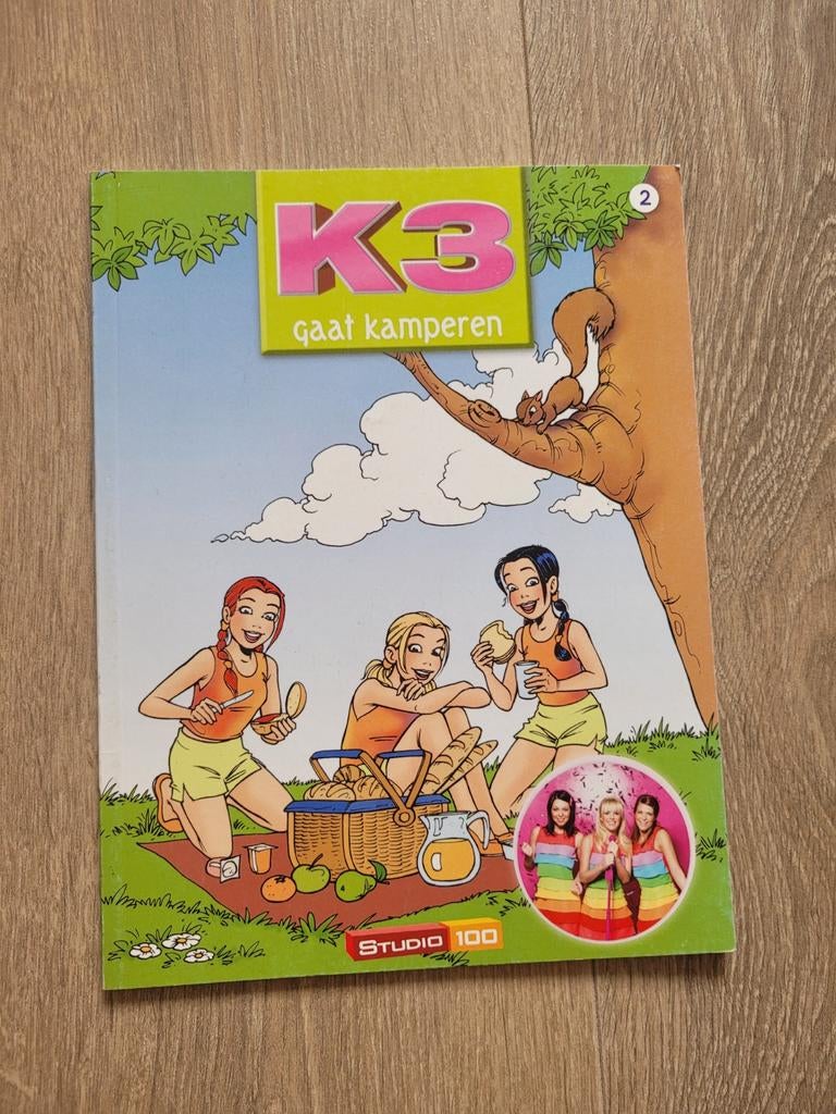 K3 Gaat Kamperen - Spaaractie Emté Boekje (nr. 2) - Oude K3, Ophalen of Verzenden, Zo goed als nieuw, Studio 100, Fictie algemeen