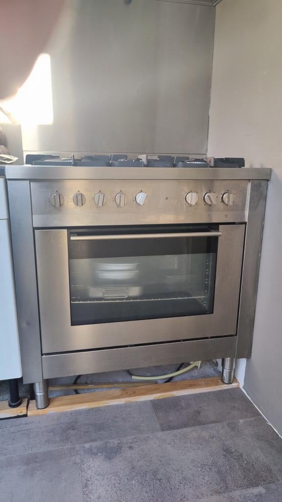 5-pits gasfornuis met afzuigkap - Beschikbaar 6 mei, Ophalen of Verzenden