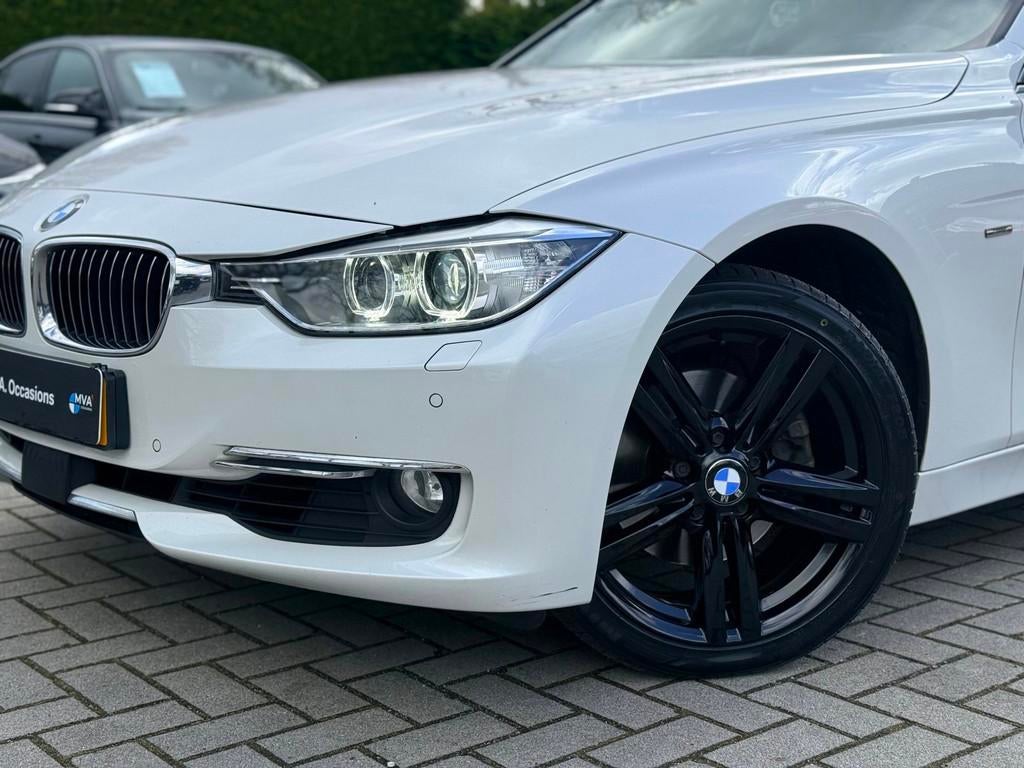 BMW 3-serie 320i Upgrade Edition Luxury|Nieuwe Ketting|Navig, Auto's, Automaat, Achterwielaandrijving, Gebruikt, Euro 6