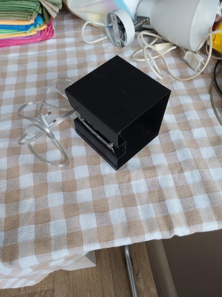 Zwart wandlampje, Ophalen