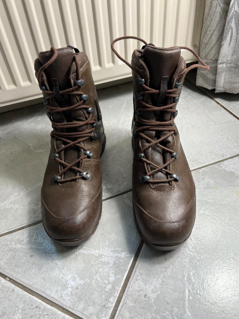 Z.G.A.N. / licht gedragen paar HAIX Mondo maat 44. 280 M, Sport en Fitness, Ophalen of Verzenden, Zo goed als nieuw, Schoenen