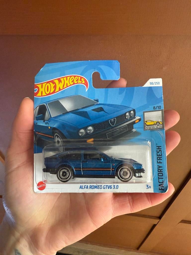 Hot Wheels Alfa Romeo GTV6 3.0 blauw, Hobby en Vrije tijd, Modelbouw | Auto's en Voertuigen, 1:50 of kleiner, Auto, Nieuw, Ophalen
