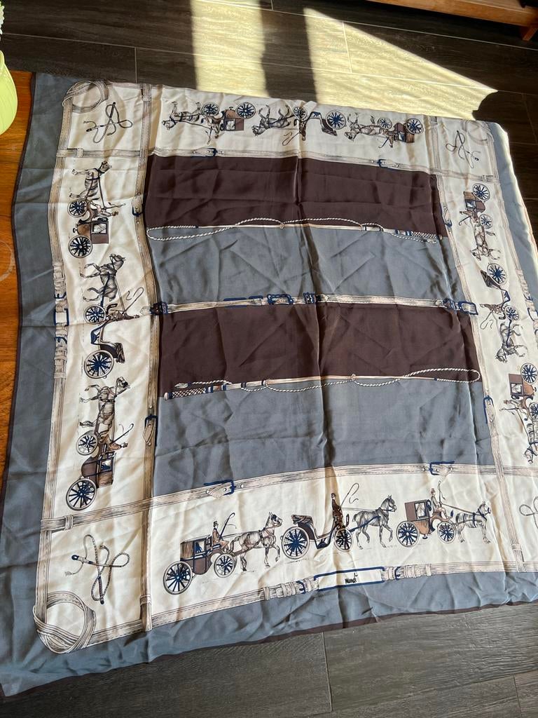 Mondi zijden sjaal met koetsenprint, Verzenden, Gedragen, Sjaal