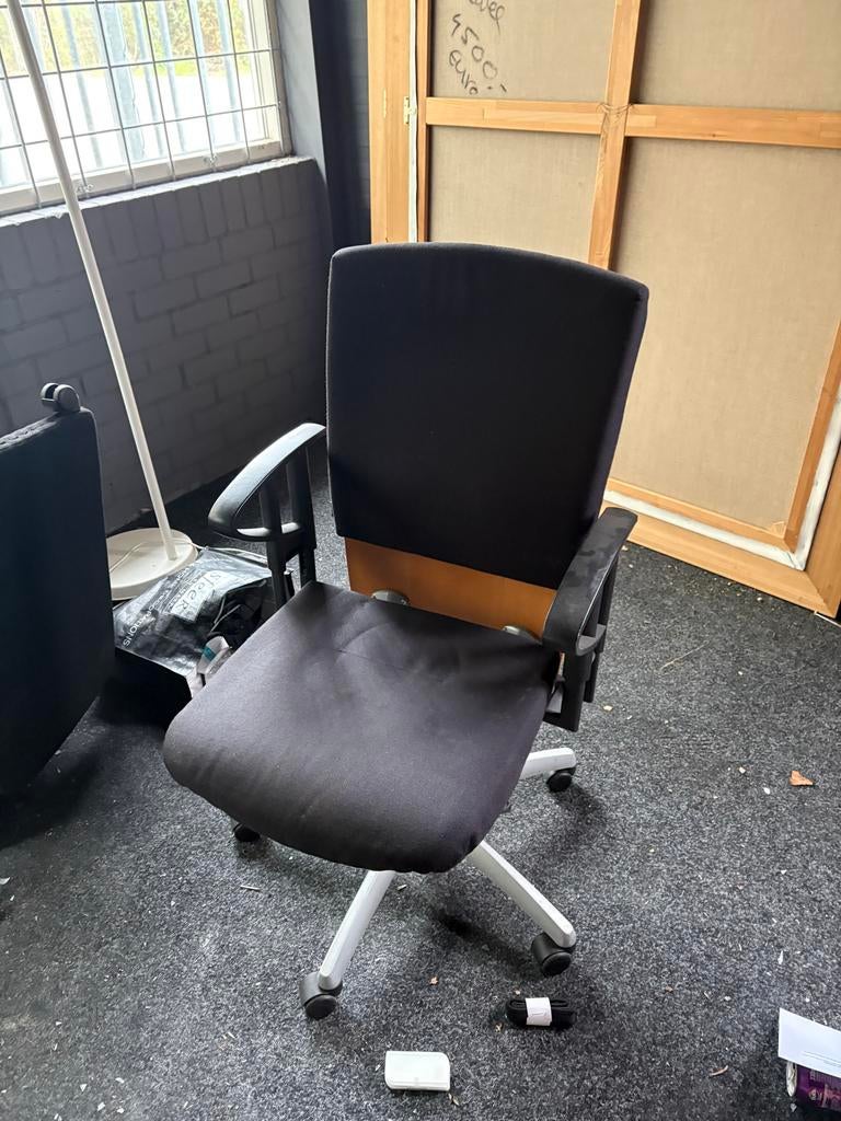 Zwarte bureaustoel met armleuningen, Ophalen, Gebruikt, Zwart, Bureaustoel