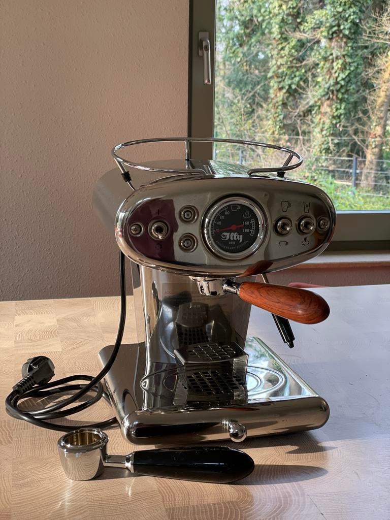 Illy anniversary edition espressomachine, Witgoed en Apparatuur, Koffiezetapparaten, Stoompijpje, Koffiepads en cups, Gebruikt