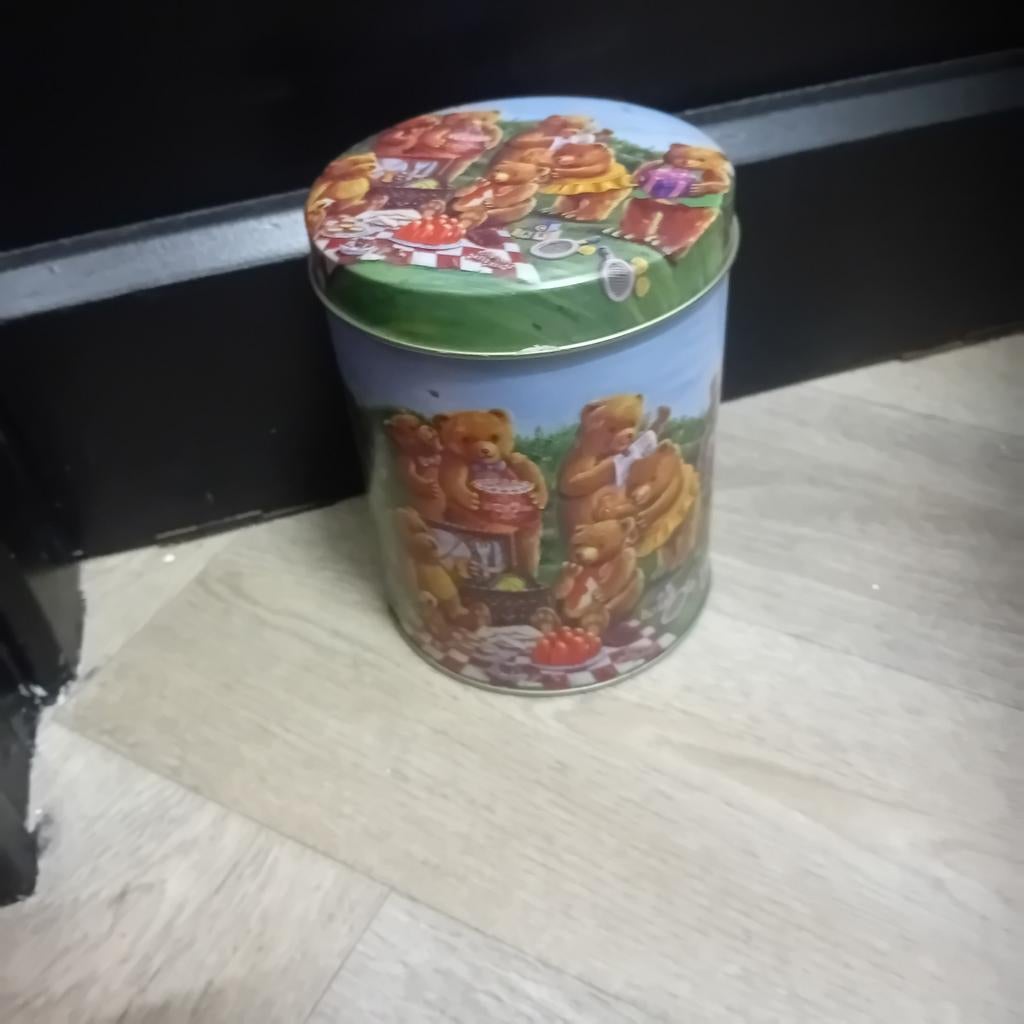Vintage blikken trommel met beren picknick motief, Verzamelen, Blikken, Ophalen of Verzenden, Koek(jes), Overige merken