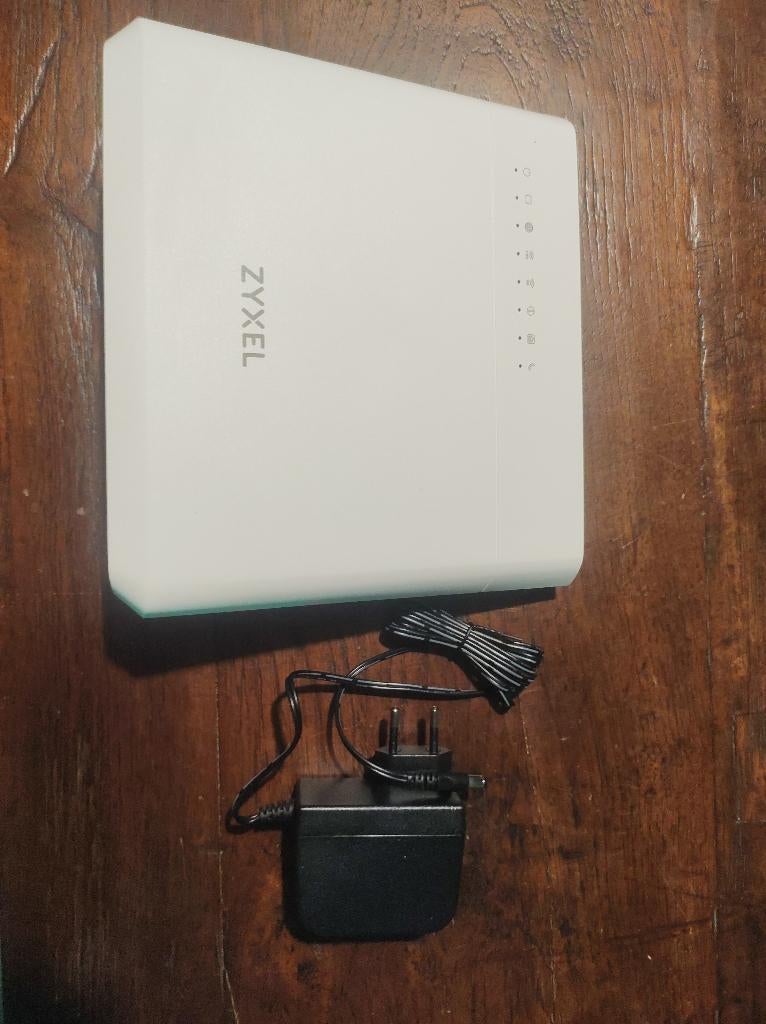 Zyxel VMG8825-T50 router, Ophalen of Verzenden, Gebruikt, Router met modem, Zyxel
