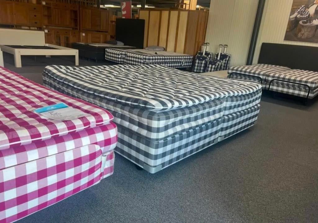 Hästens 2000T boxspring 210x200 inc BJX topper medium/firm, Ophalen, Zo goed als nieuw, Tweepersoons, Dekbedovertrek