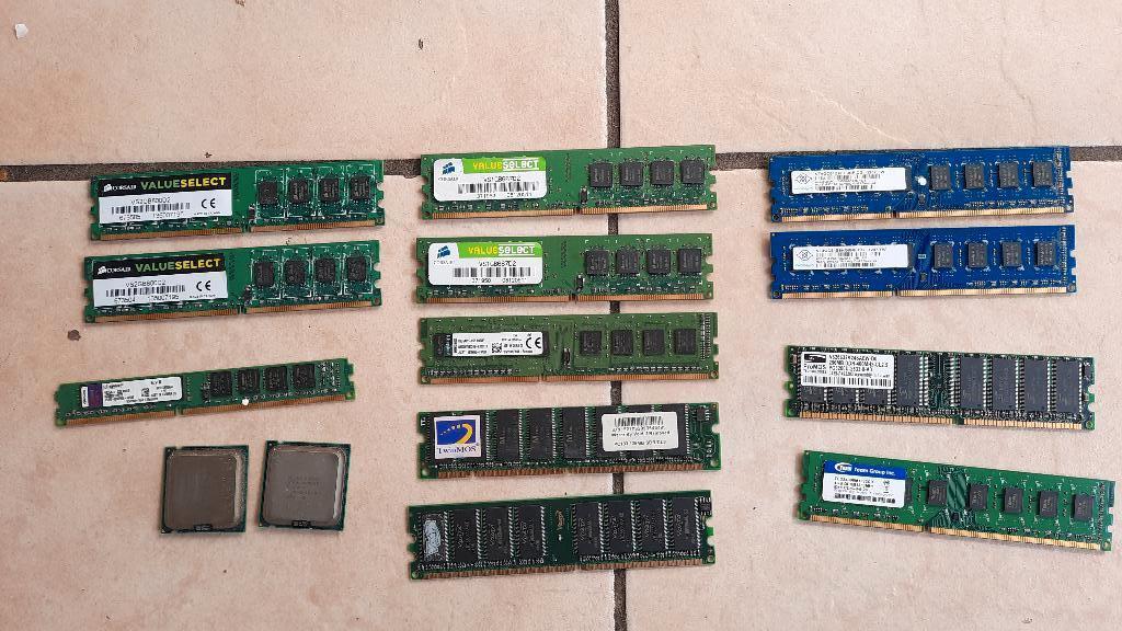 Verschillende ram geheugen en 2x cpu, Ophalen of Verzenden, Gebruikt