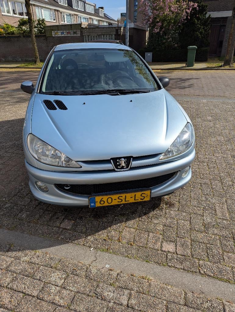 Peugeot 206 1.4 3D 2006 Grijs, Auto's, Voorwielaandrijving, Stof, 31 €/maand, 4 cilinders
