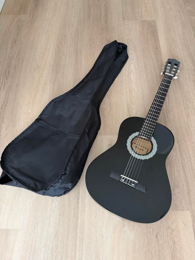 Zwarte Klassieke Gitaar met Hoes - Zo goed als nieuw, Muziek en Instrumenten, Snaarinstrumenten | Gitaren | Akoestisch, Ophalen