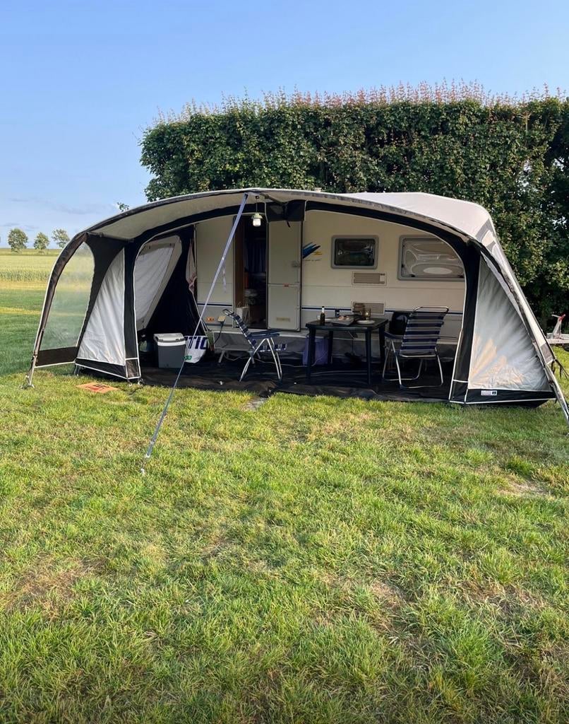 Nette Knaus Sudwind 430 uit 1999, Caravans en Kamperen, Rondzit, Omvormbare zithoek, Particulier, 4 tot 5 meter