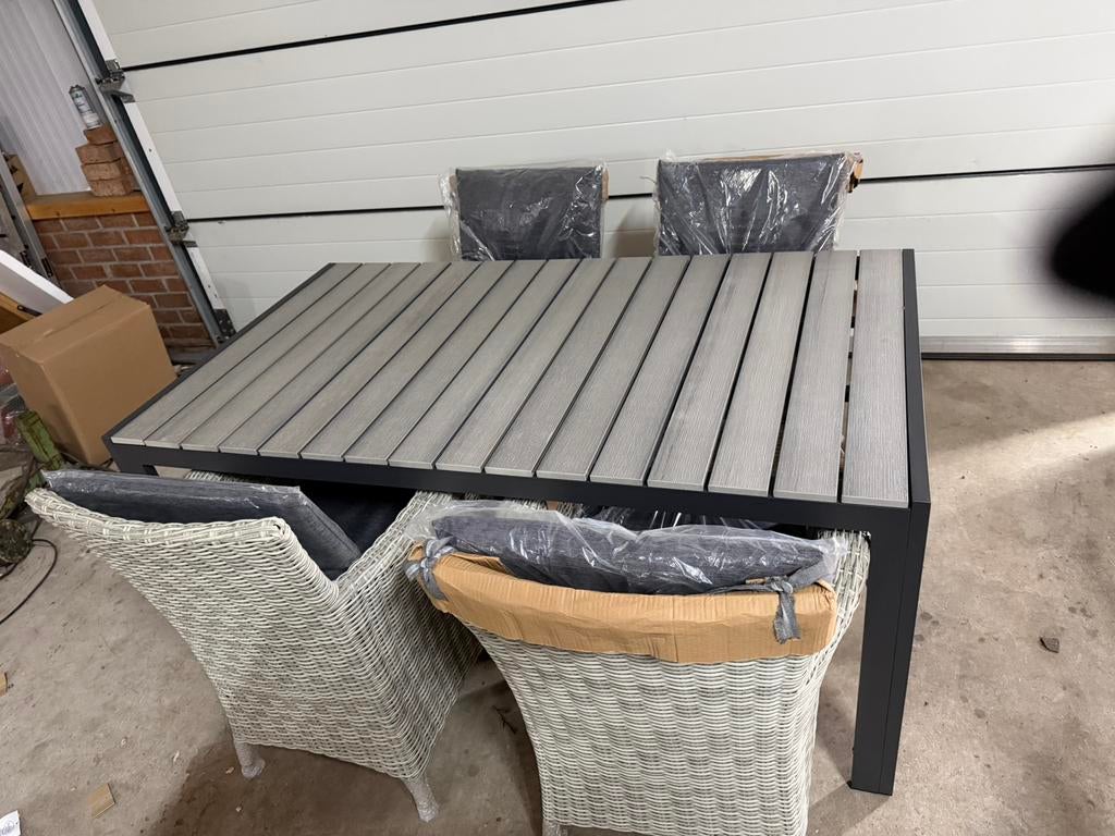 Mooie tuinset met 4 wicker stoelen, 4 zitplaatsen, Nieuw, Ophalen of Verzenden, Wicker