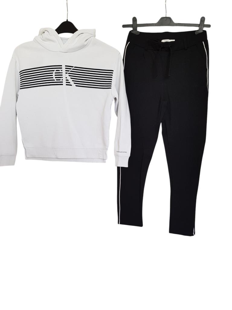 Prachtige witte CALVIN KLEIN hooded sweater maat 12/152., Calvin Klein Jeans, Trui of Vest, Zo goed als nieuw, Verzenden