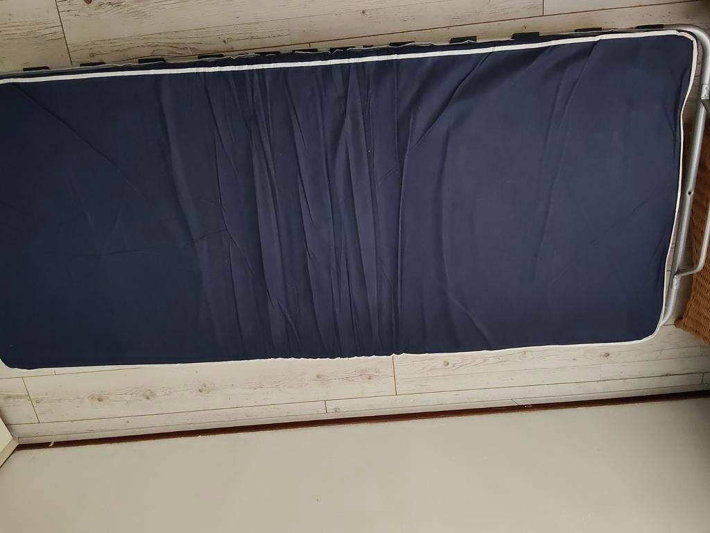Opvouwbaar logeerbed met matras - ideaal voor gasten, Gebruikt, Eenpersoons, Blauw, 80 cm