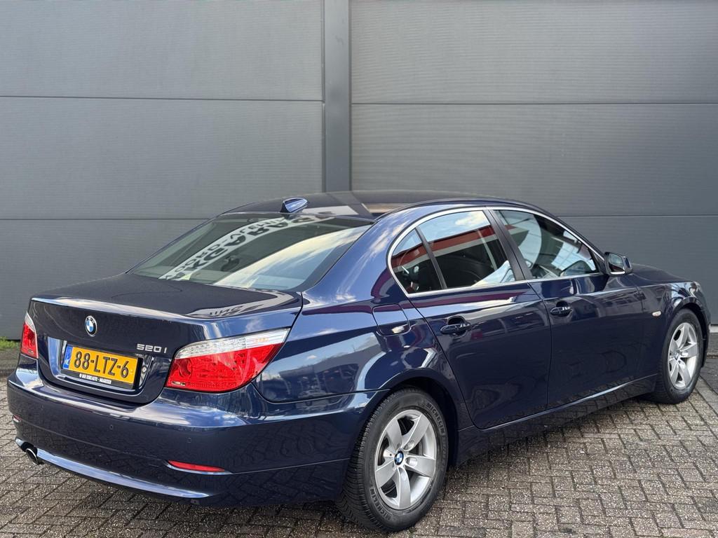 BMW 5-serie 520i, Auto's, Automaat, Zwart, 4 cilinders, Blauw