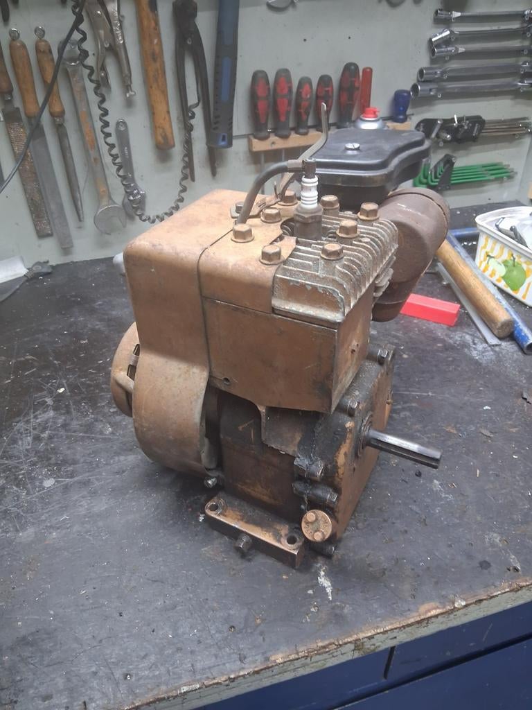 Briggs and straton 2 hp motor lopend!, Ophalen, Benzinemotor, 1800 rpm of meer