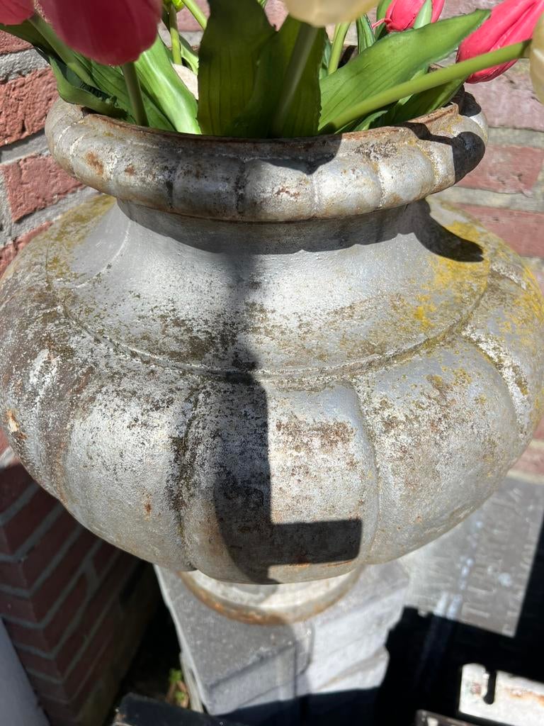 ANTIEK GIETIJZEREN TUINVAAS, Ophalen