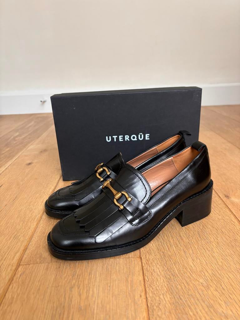 Uterqüe Leren Instappers met Kwastjes en Gesp - Maat 38, Ophalen, Zo goed als nieuw, Instappers, Zwart