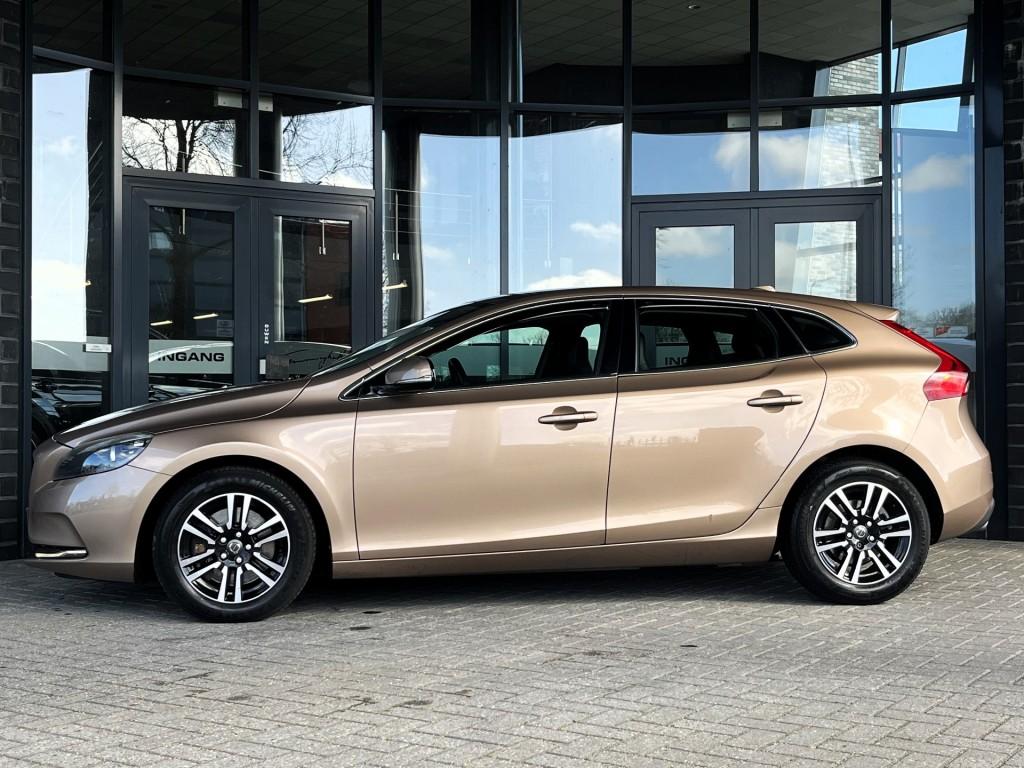 Volvo V40 2.0 D4 SUMMUM BNS - ORG. NL. - TREKH., Euro 5, Gebruikt, 4 cilinders, Leder